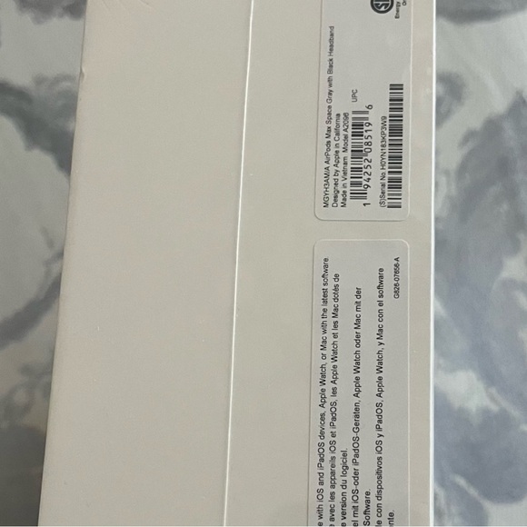 Airpod Maxes - Picture 5 of 6